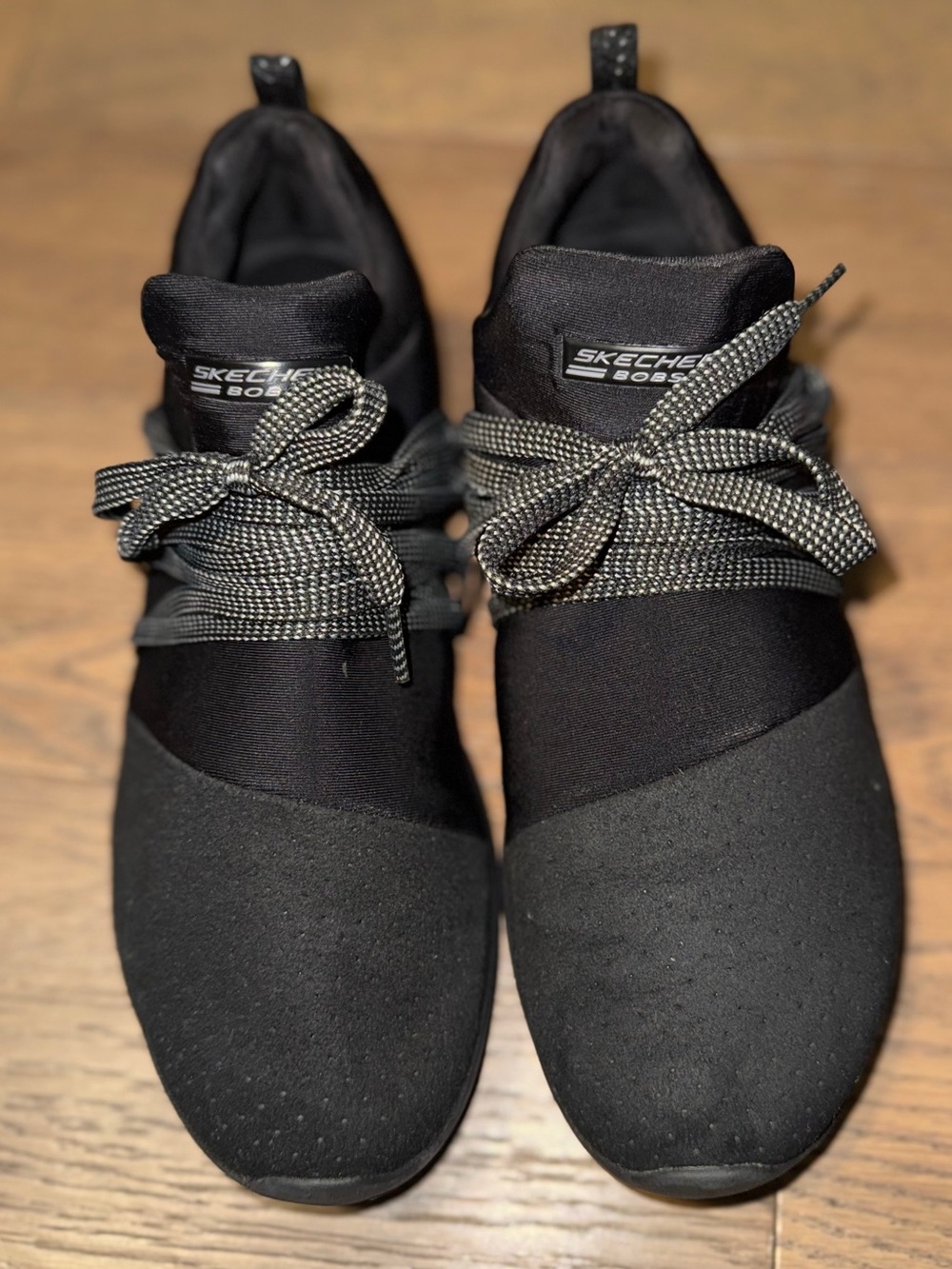 Skechers BOBS Black Solid Women Low Top Lace-Up Athletic Sneaker. EUC. Size 10